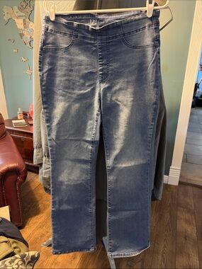 Straight-Leg Women's Jeans in Medium Blue